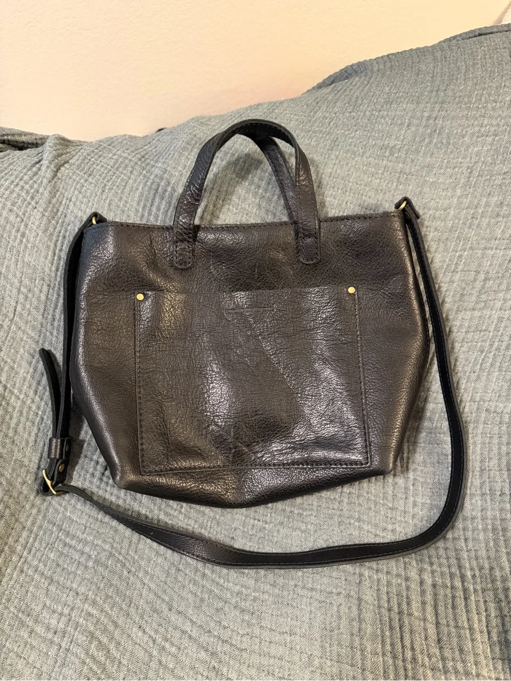 Portland Leather Medium Crossbody Tote with zipper - black